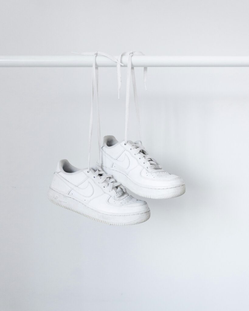 White sneakers for women chic outfit